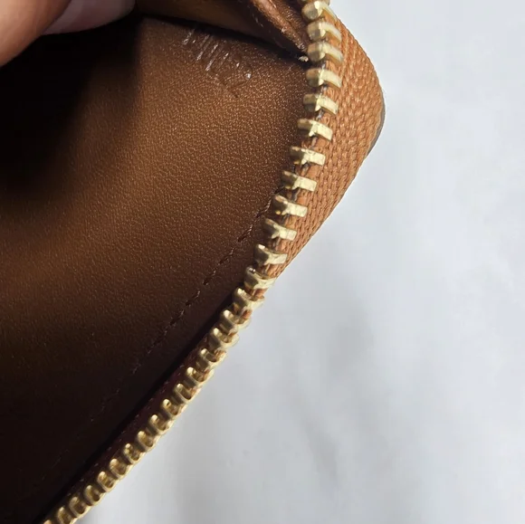 Louis Vuitton compact wallet - SOLD🥳 - Picture 8 of 9